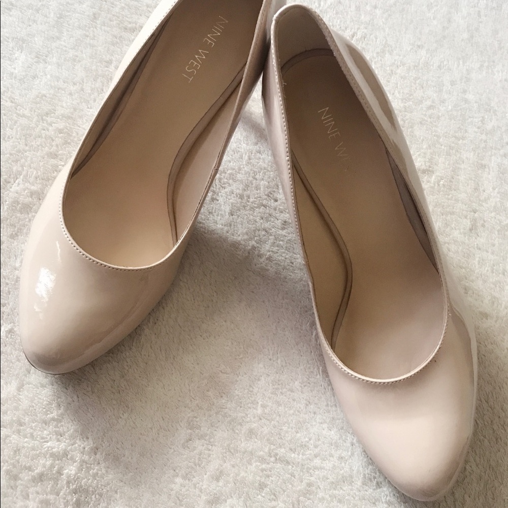 Nine West Round Toe Pumps (USED)